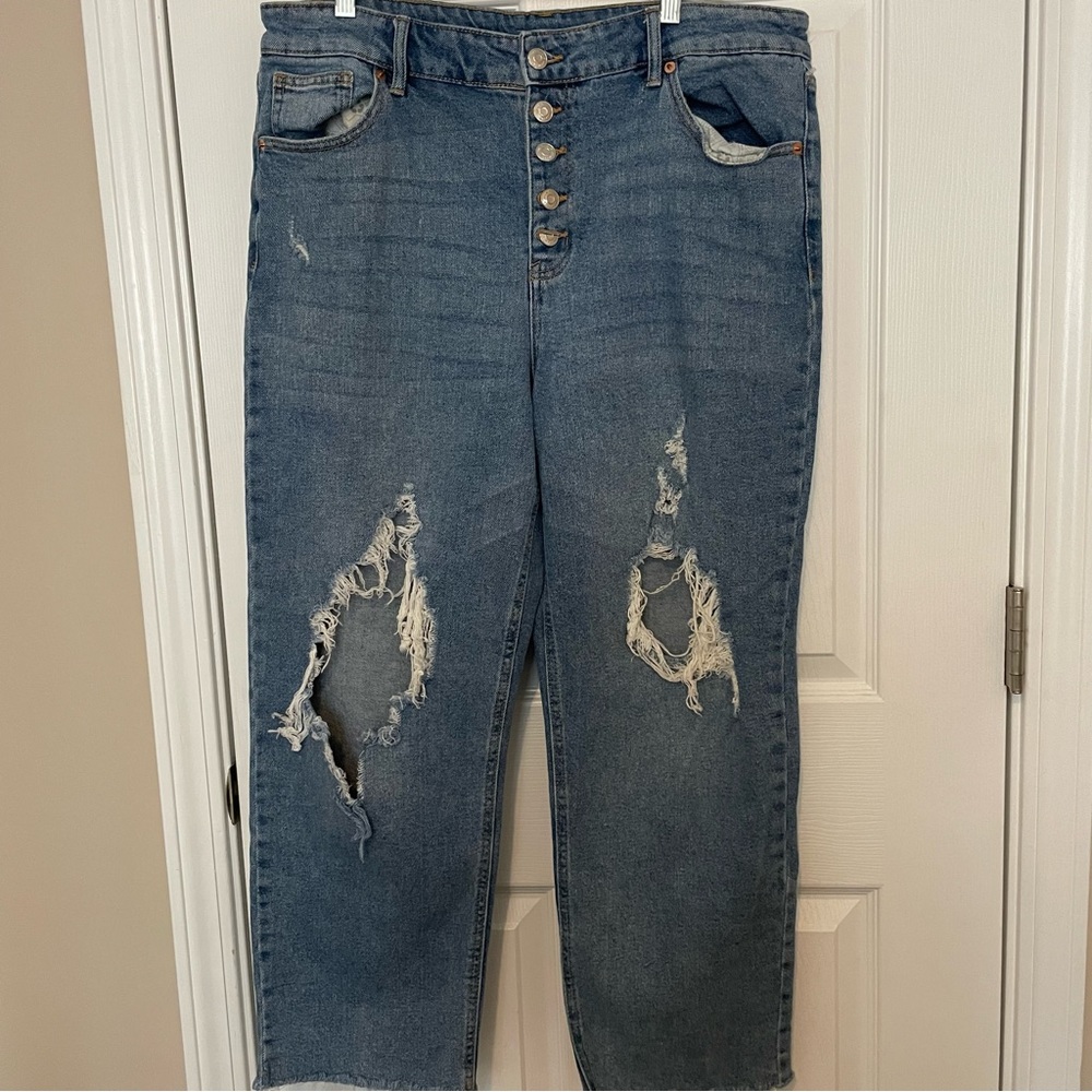 Wild fable distressed straight leg jeans, size 16, great condition